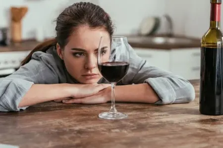 “Xanımlar arasında alkoqol qəbul edənlərin sayı günü-gündən artır”