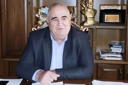 Şərurlu İsfəndiyardan NÖVBƏTİ ŞİKAYƏT: - "18 ildir, mənə 73 min dollar borcludur"