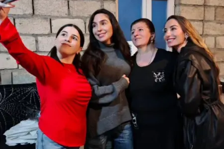 Arzu Əliyeva və Leyla Əliyeva Qəbələdə sakinlərlə görüşdülər