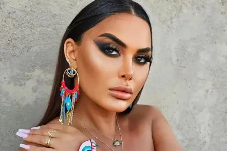 Azərbaycanlı müğənninin efirdə oriental rəqsi QINANDI - VİDEO