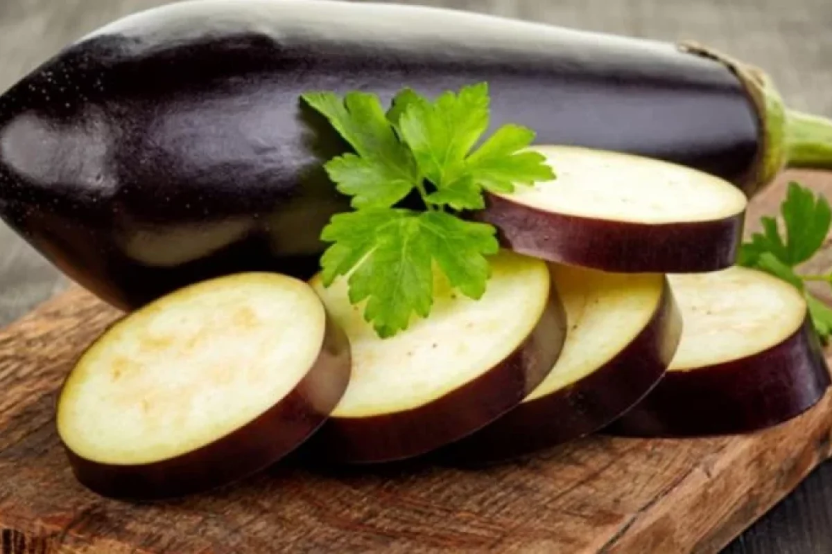 Badımcanın hansı faydaları və zərərləri var? - Mütəxəssis DANIŞDI