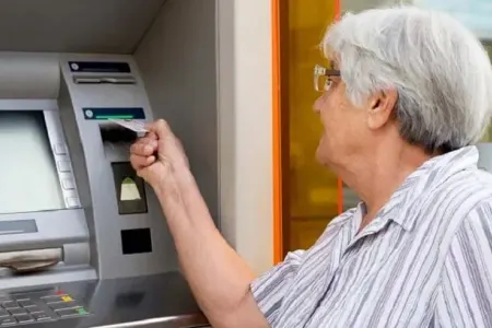 Bu şəxslər pensiyaya daha tez ÇIXACAQ - SİYAHI
