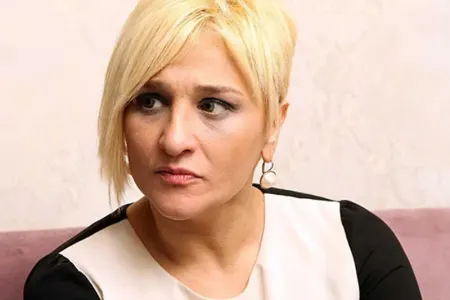 "Mən ucuz şey geyinirəm, siz min hoqqadan çıxırsınız..."