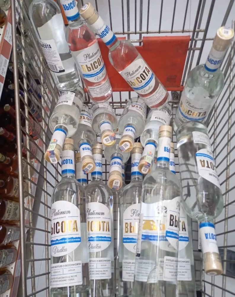 Bu marketdə saxta spirtli içkilər aşkarlandı