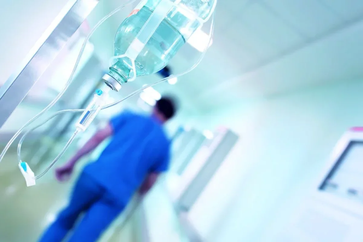 Ana körpəsini - döyüb