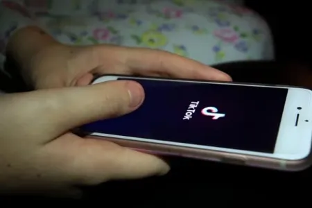 “Tiktok”da qadın və kişiləri pis vərdişlərə sövq edən nədir?