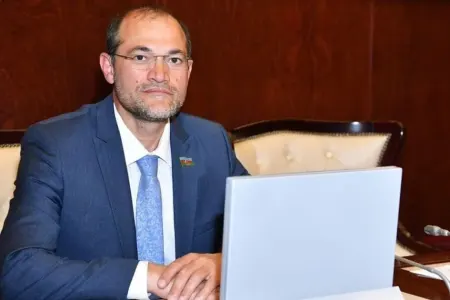 Razi Nurullayev: - “İnsan özünə hörməti saxlamalıdır”