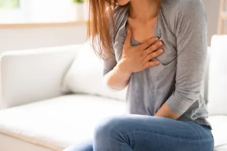 Ürək böhranı bəzi simptomlarla baş verir