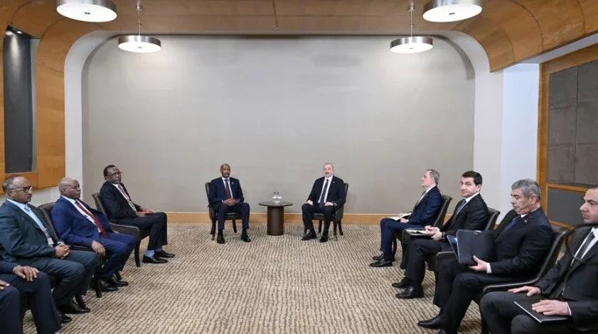 Prezident Antalyada Sudan lideri ilə görüşdü