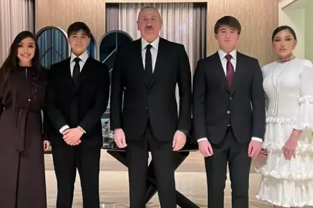 Prezident ailəsi ilə... - FOTOLAR
