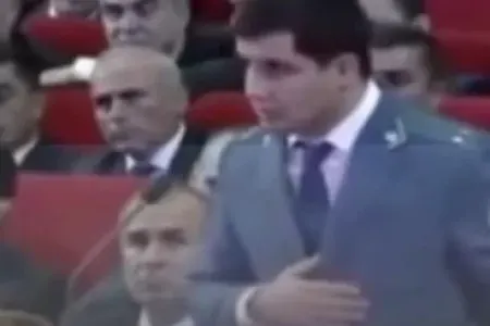 Prezident gömrük işçisini vəzifədən belə qovdu - VİDEO