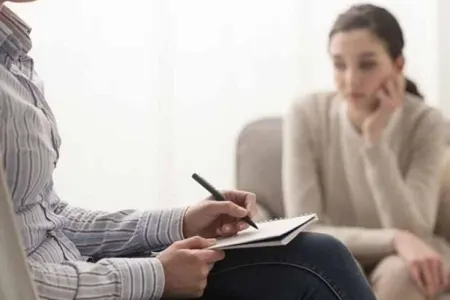 Psixoloqa gedənlərə niyə “dəli” kimi baxılır?