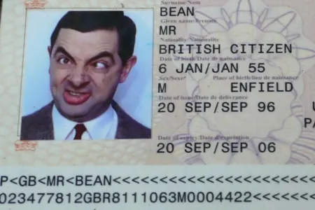 Pasport fotoşəkilinizdə niyə gülümsəyə bilməzsiniz? Cavab sizi şoka salacaq