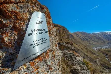 Həlak olmuş ekipaj heyəti və sərnişinlərin xatirəsinə... - FOTO
