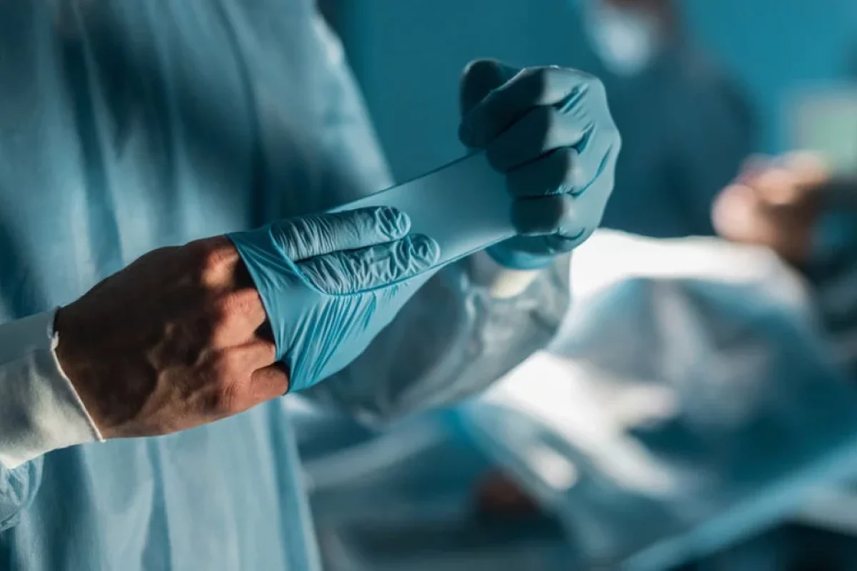 Qadından ərik boyda yumurtalıq şişi çıxarıldı