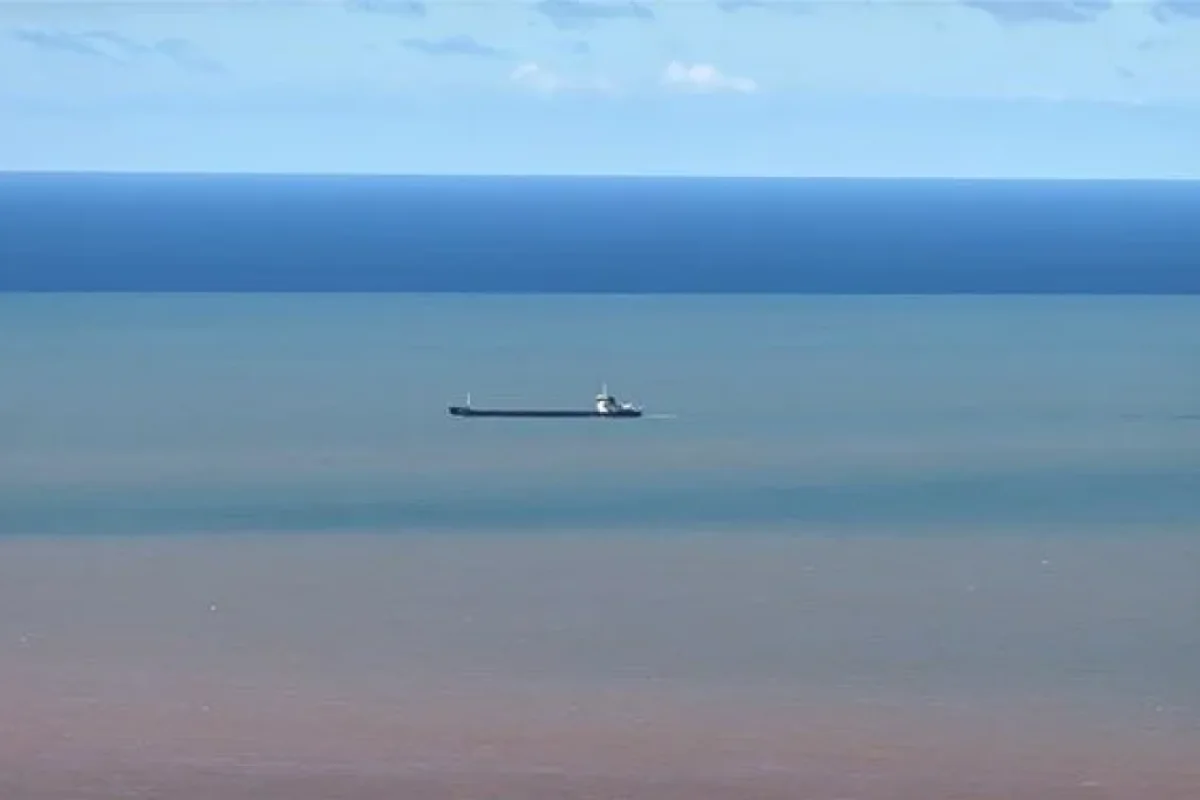 Dənizin rəngi dəyişdi