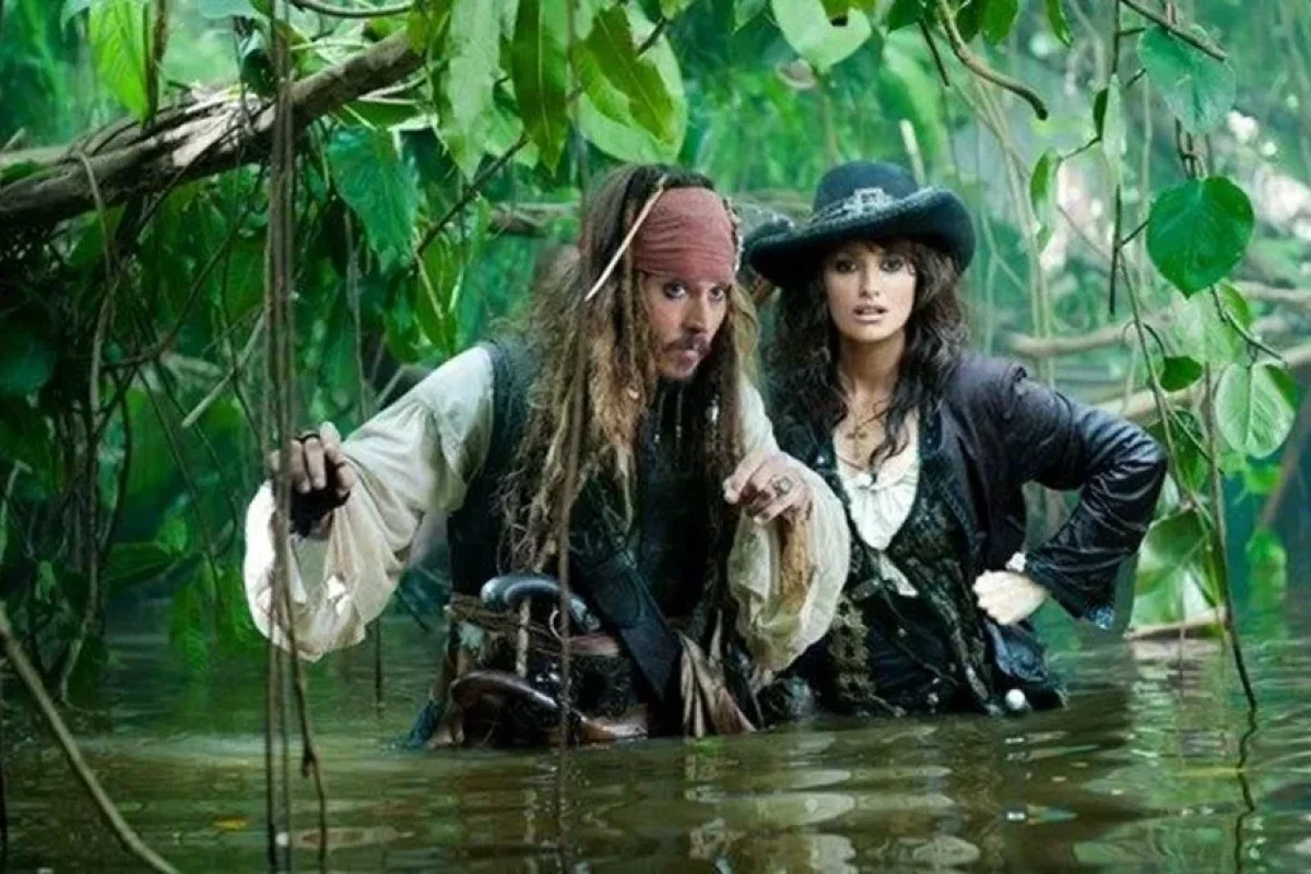 Conni Depp tanınmaz hala - DÜŞDÜ - FOTO