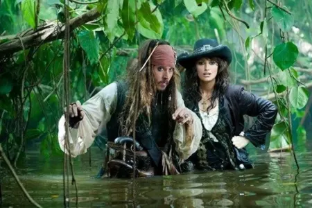 Conni Depp tanınmaz hala - DÜŞDÜ - FOTO