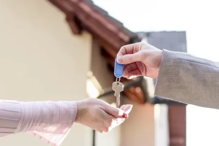 Bakı üzrə aylıq kirayə haqqı neçə manat təşkil edir?