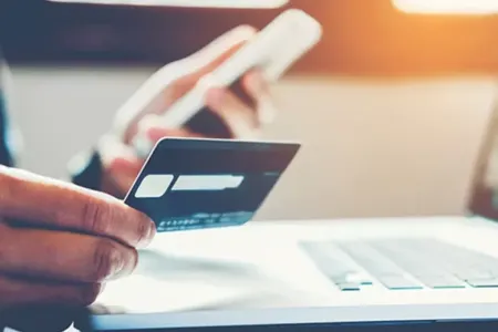 Bir günə bank kartlarından 32 min manat oğurlandı