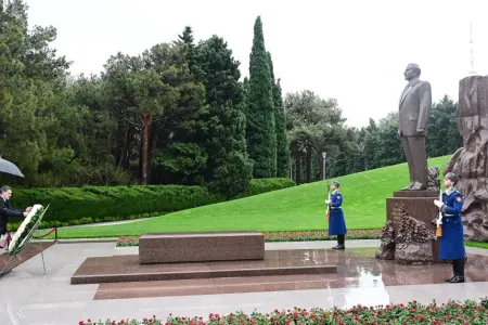 Kavelaşvili Şəhidlər xiyabanında - FOTO