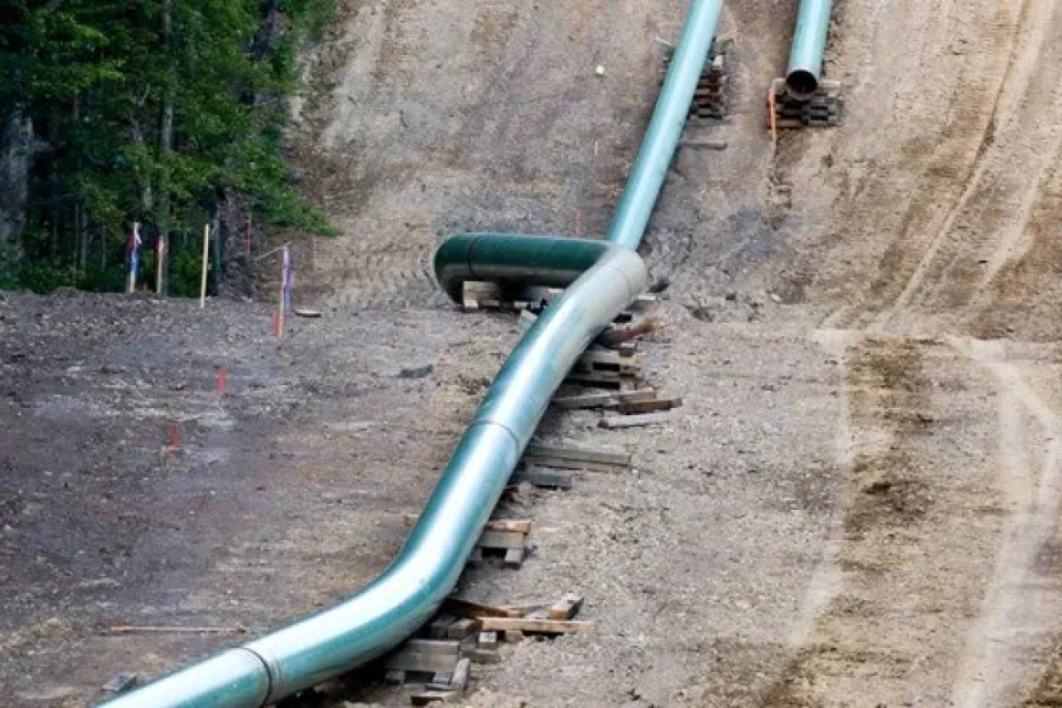 Boru kəməri partladı: - Ölən var