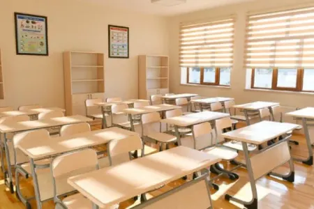 "Məktəblər bağlanmasa da, dərslər faktiki olaraq keçirilmir"