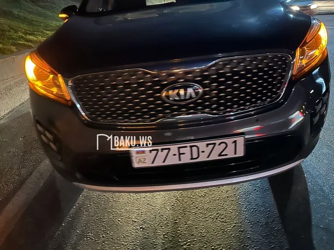 “Neftçi” klubunun məşqçisinin maşınını vurub qaçdılar – - Foto