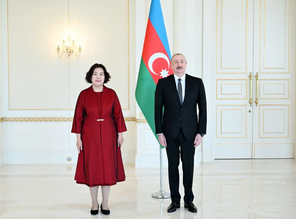 İlham Əliyev Lu Meyin etimadnaməsini qəbul etdi