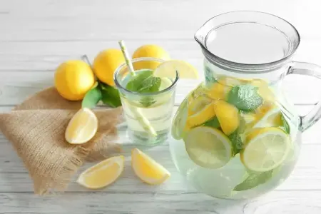 Səhər acqarına limonlu su - İÇİN