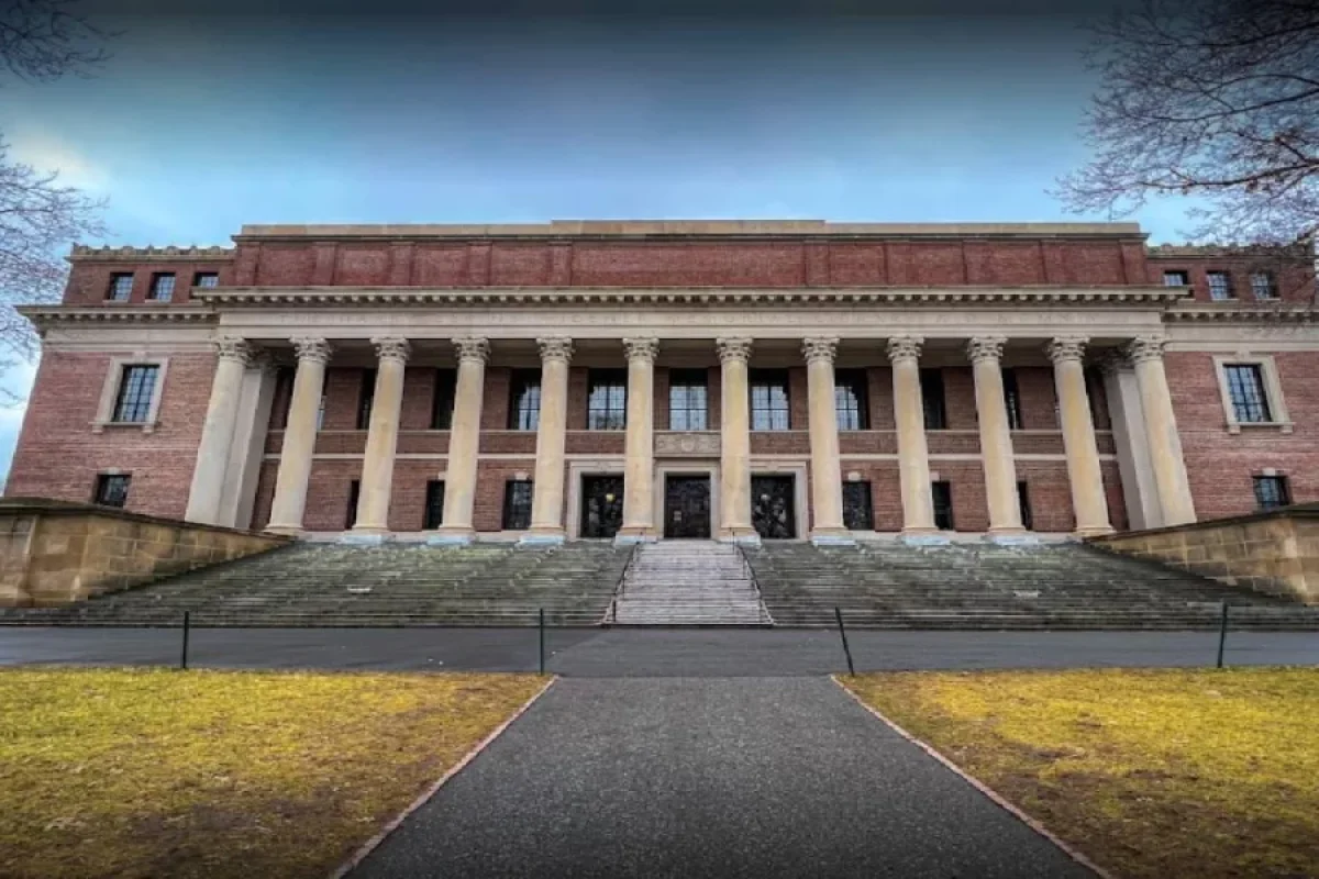 Tramp və Harvard arasında mübahisə