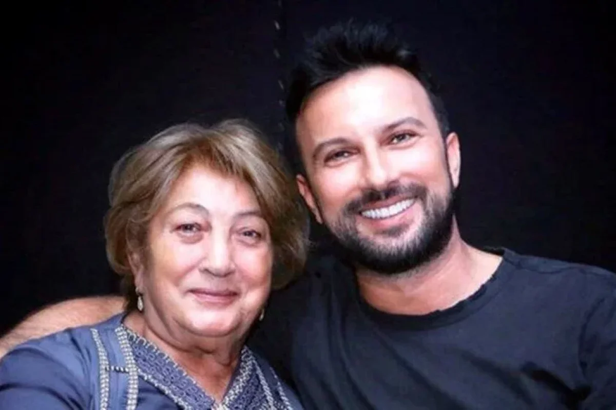 Tarkan anasını son mənzilə yola saldı - VİDEO