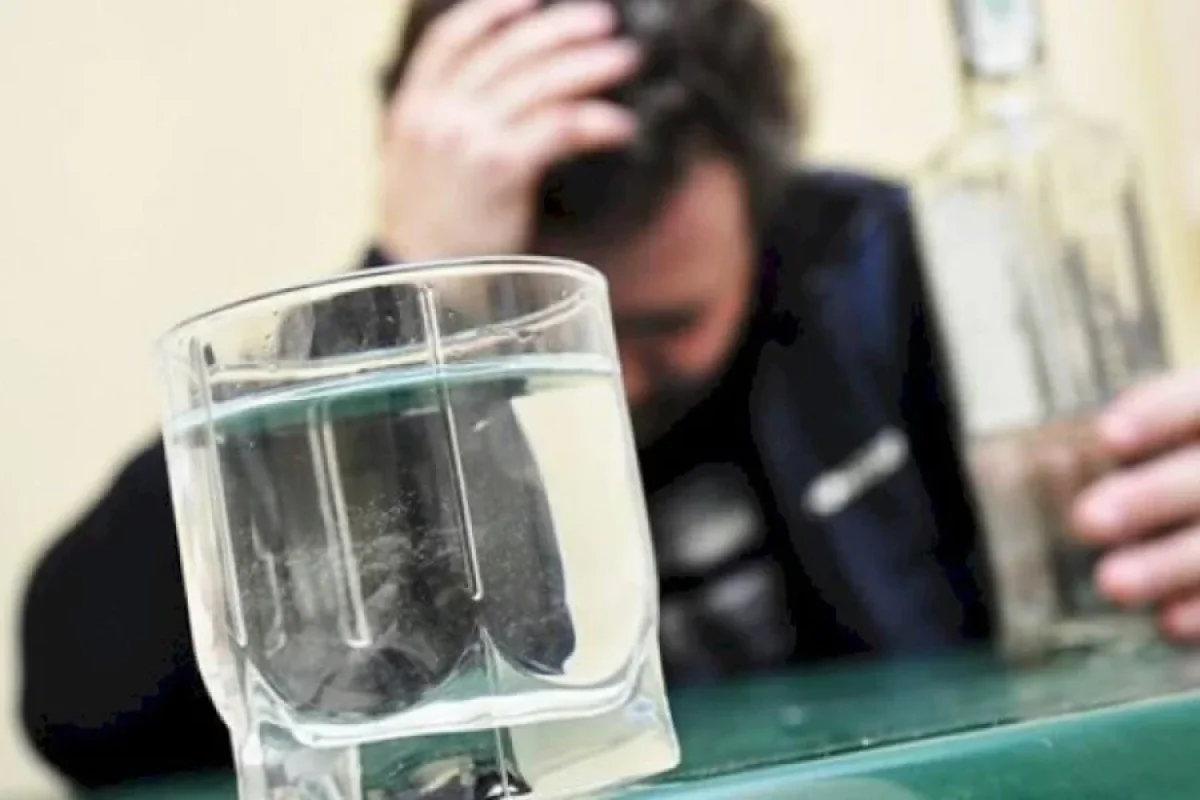 Daha bir şəxs spirtli içkidən - HƏYATINI İTİRDİ