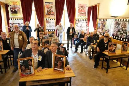 "Hababam sınıfı" 50 il sonra eyni sırada - FOTO