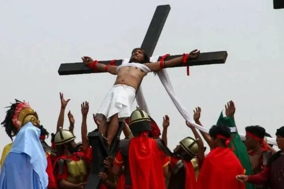 Hər il çarmıxa çəkilən 64 yaşlı kişi danışdı