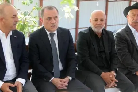Nazir Çavuşoğlunun yasına getdi - Foto