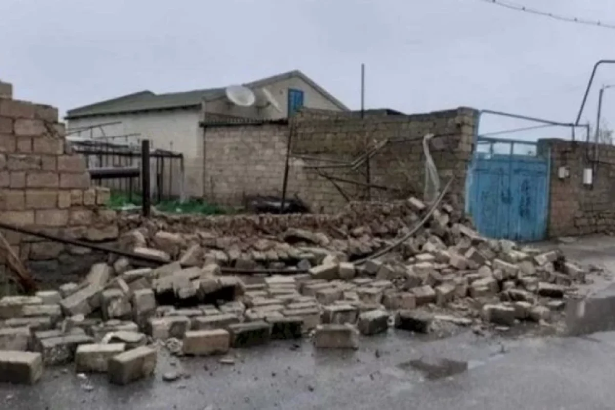 Bakıda üzərinə hasar aşan qadın öldü