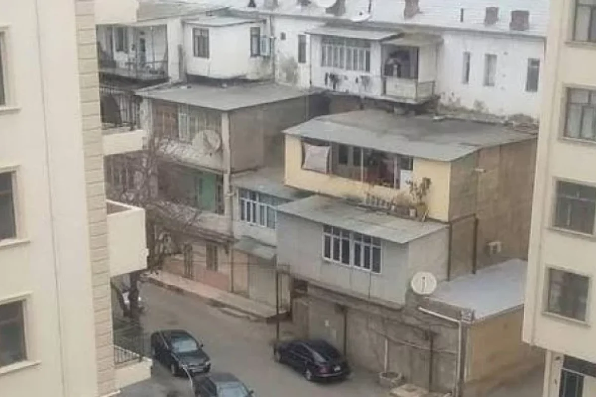 Bakıda qeyri-adi bina: Balkonun da balkonu var - FOTO