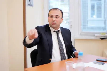 "Dini komitədən dedilər yatanları oyatma" - Elşad Miri