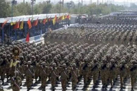 Təcili: İran müxtəlif sərhədlər boyunca 10 diviziya yerləşdirdi