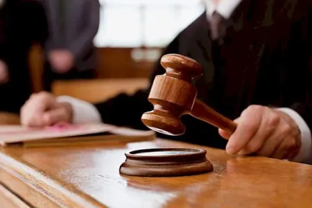 300 minlik saat oğurlayanlara hökm oxundu