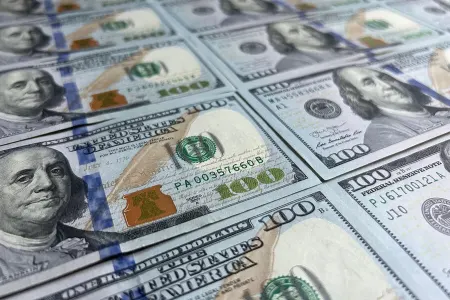 ABŞ dolları 3 illik minimuma düşdü