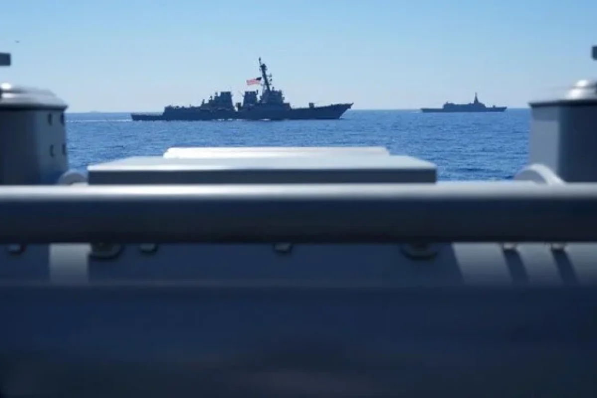 İki donanma üz-üzə - Dənizdə gərginlik