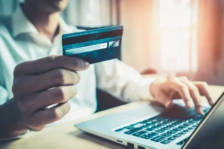 Bank kartlarından daha 31 min manat oğurlandı