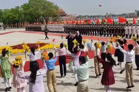 Prezident Çində belə qarşılandı - Video