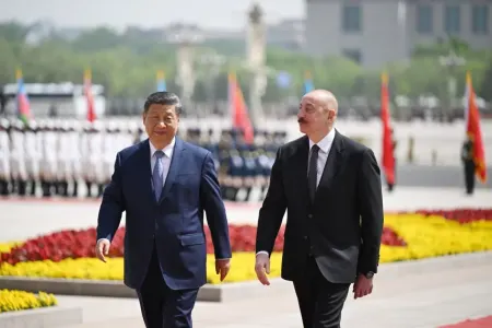 İlham Əliyev Xalq Qəhrəmanları Abidəsini ziyarət etdi