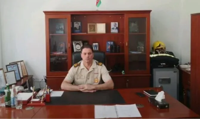 Nazir rəisi təqaüdə göndərdi