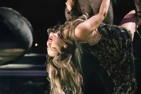 Hadise fanatının ən böyük arzusunu yerinə yetirdi