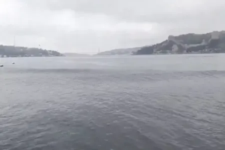 Zəlzələ zamanı Boğazdakı aktivlik kameralara əks olunub
