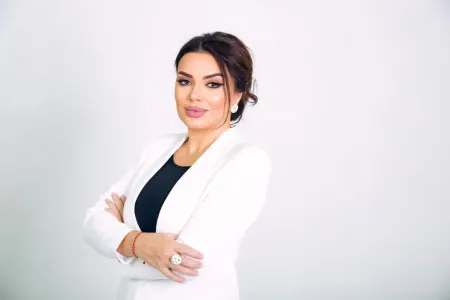 "Biri var, Tamaradı, Kəmalədi...Dilənçi kimi kişidən pulları bir-bir alır"